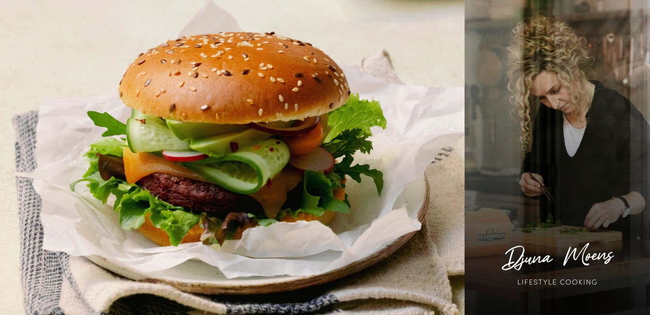 Djuna Moens :</br> Burger v&eacute;g&eacute;tarien &agrave; la cr&egrave;me de patate douce, &agrave; l&rsquo;avocat, au concombre et au Flandrien Rouge