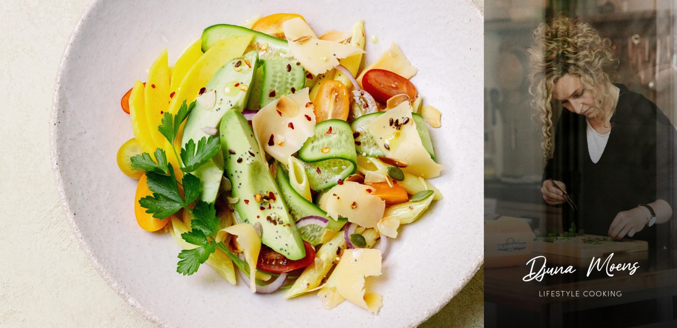 Djuna Moens:</br> Zomerse pastasalade met</br> Flandrien Light, avocado, <br/>mango en een yoghurt-mosterddressing