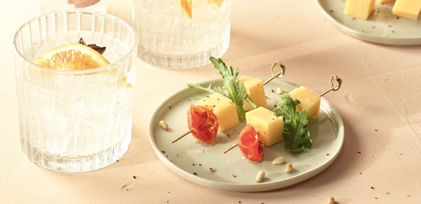 Gin-tonic<br/> et brochettes<br/> de fromage Flandrien Vieux