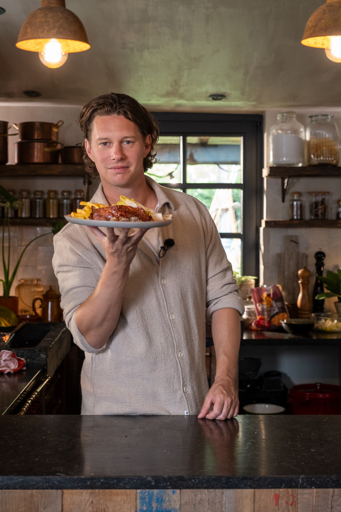 Jelle Beeckman :<br/>Pain de viande farci <br/>accompagn&eacute; de chicons,<br/> de frites et <br/>Flandrien Vieux