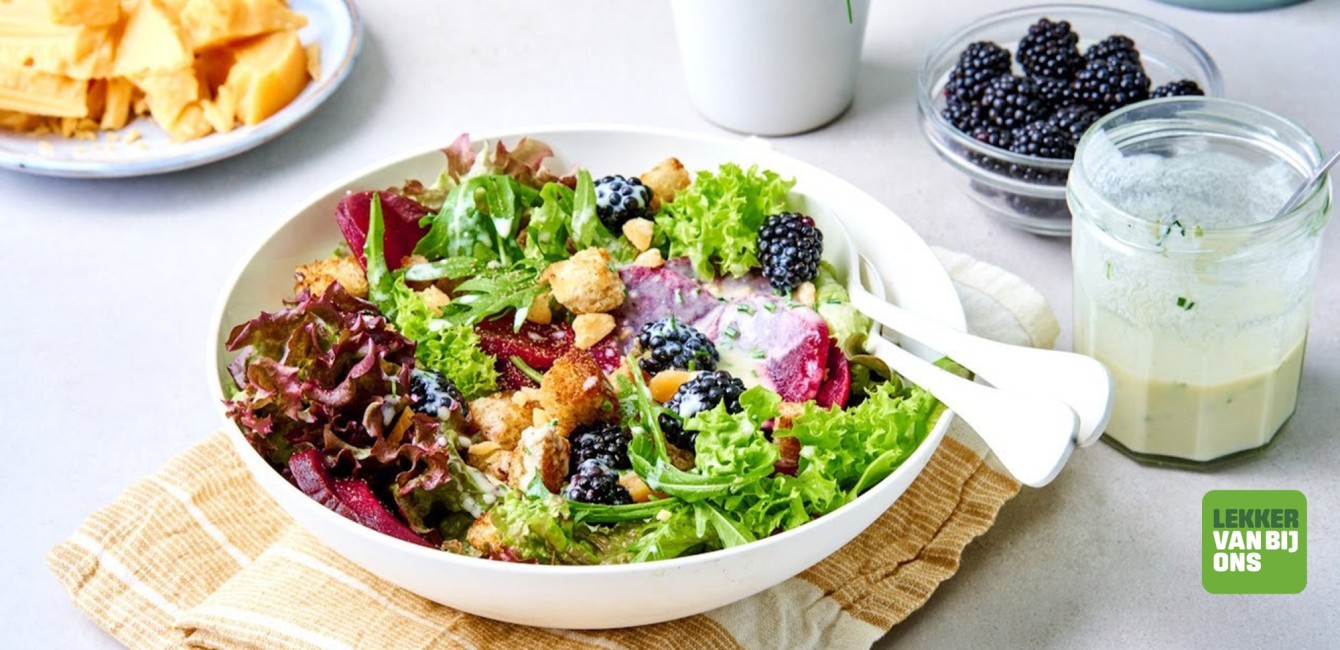 Bien de chez nous :<br> Salade fruit&eacute;e,<br> sauce au babeurre et <br>Flandrien Grand Cru